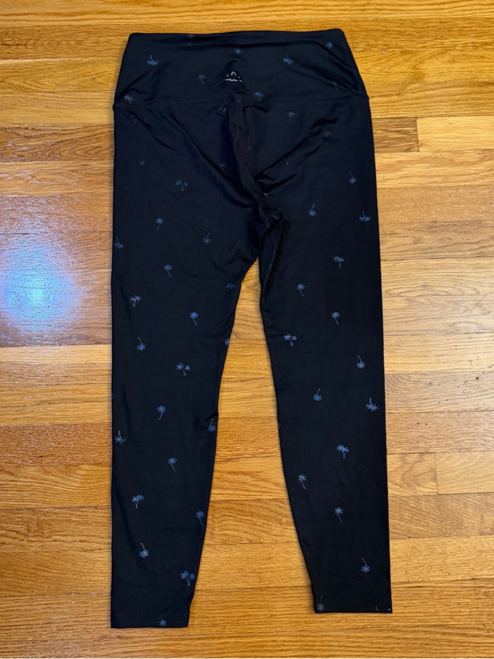 Beyond Yoga Black Palm Tree High Waisted Midi Leggings - Size Large - Picture 6 of 8